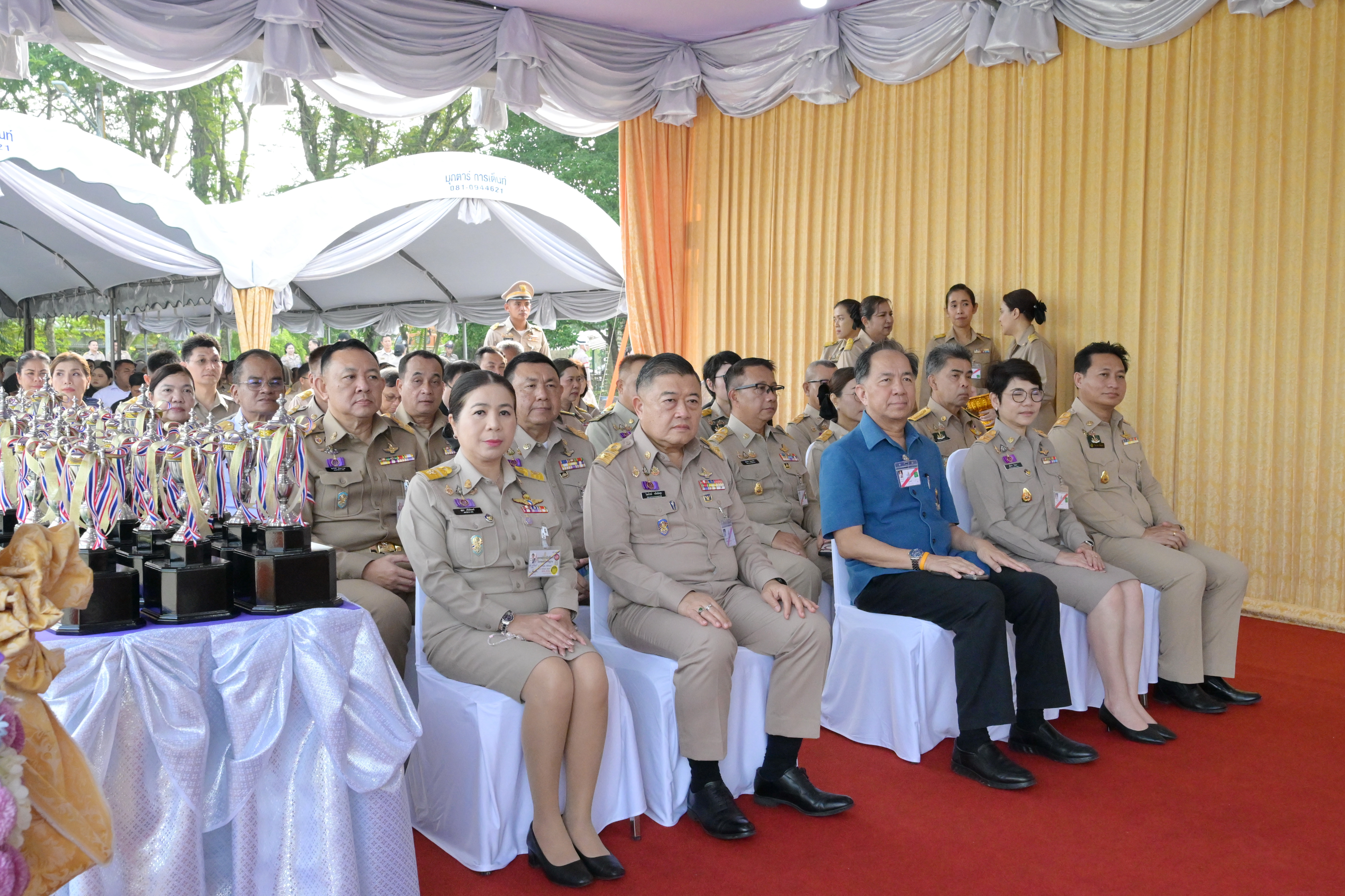title - เลขาธิการ ส.ป.ก. พร้อมคณะ ร่วมเฝ้าฯ รับเสด็จ สมเด็จพระกนิษฐาธิราชเจ้า กรมสมเด็จพระเทพรัตนราชสุดาฯ สยามบรมราชกุมารี เป็นองค์ประธานเปิดงานวันลองกอง ของดีเมืองนรา ครั้งที่ 49 ปี 2569 และทอดพระเนตรนิทรรศการภายในงานเยี่ยมชมบูธนิทรรศการ ของ ส.ป.ก.นราธิวาส ภายในงานวันลองกอง ของดีเมืองนรา ครั้งที่ 49 ปี 2569